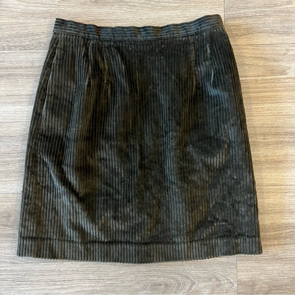 Liz Claiborne Skirt with Pockets | Olive Green Corduroy | Vintage | Size 8